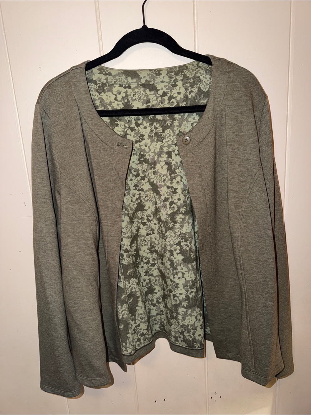 Chico’s Women’s Olive Green Open Cardigan Jacket